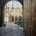 Niloufar Neapol